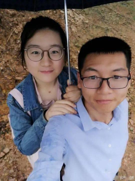 国产夫妻自拍在线,私密生活瞬间，揭秘家庭情感世界  第2张