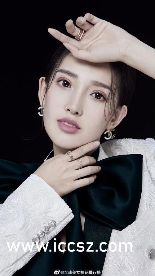 国产伊人久,探寻东方美学的时尚之旅  第3张